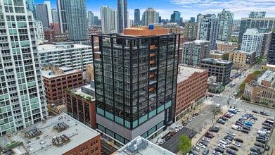 311 W Huron St, Chicago, IL à louer Photo de l’immeuble– Image 1 sur 3