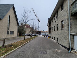 Plus de détails pour 71 Victoria St, Aurora, ON - Logement à vendre