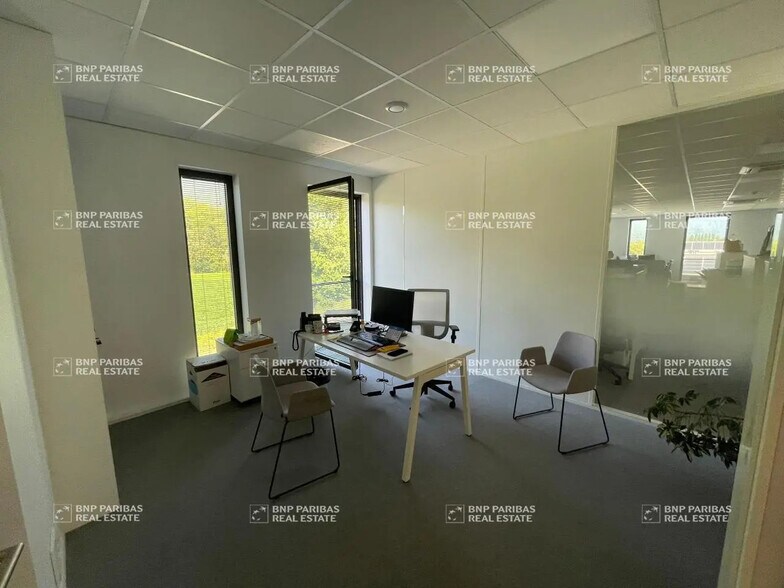 Bureau dans La Motte-Servolex à louer - Photo de l’immeuble – Image 3 sur 12