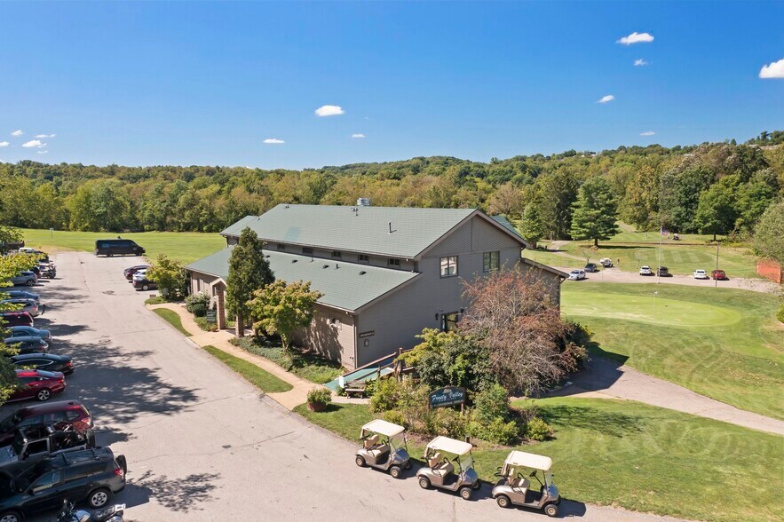 2652 Hidden Valley Rd, Pittsburgh, PA à vendre - Photo de l’immeuble – Image 1 sur 12