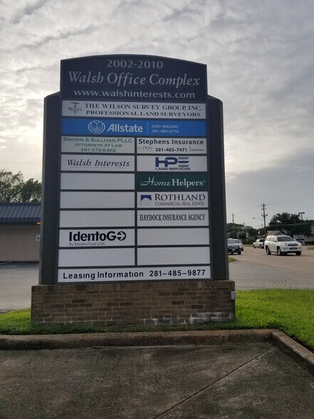 2010 Broadway St, Pearland, TX à louer - Photo de l’immeuble – Image 3 sur 3