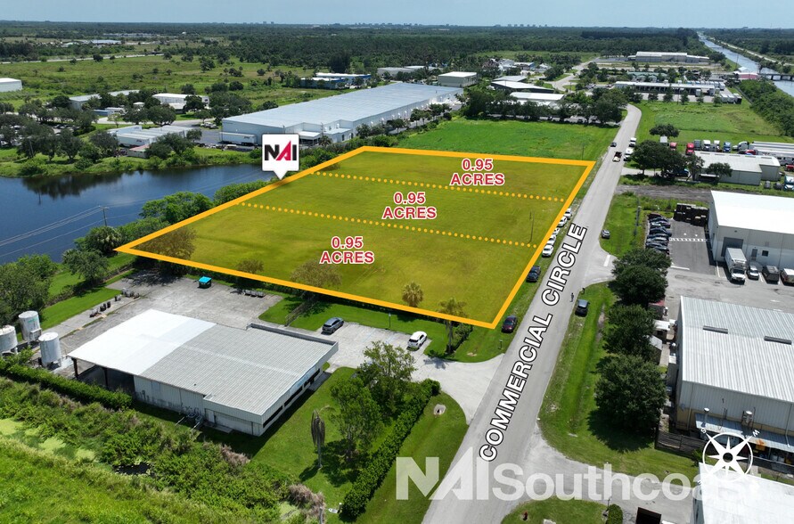 Commercial Cir, Fort Pierce, FL à vendre - Photo de l’immeuble – Image 2 sur 6