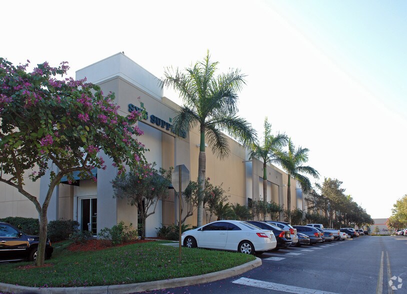 15751 SW 41st St, Davie, FL à louer - Photo de l’immeuble – Image 3 sur 3