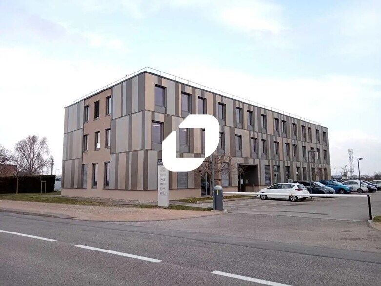 Bureau dans Colombier-Saugnieu à louer - Photo de l’immeuble – Image 1 sur 7