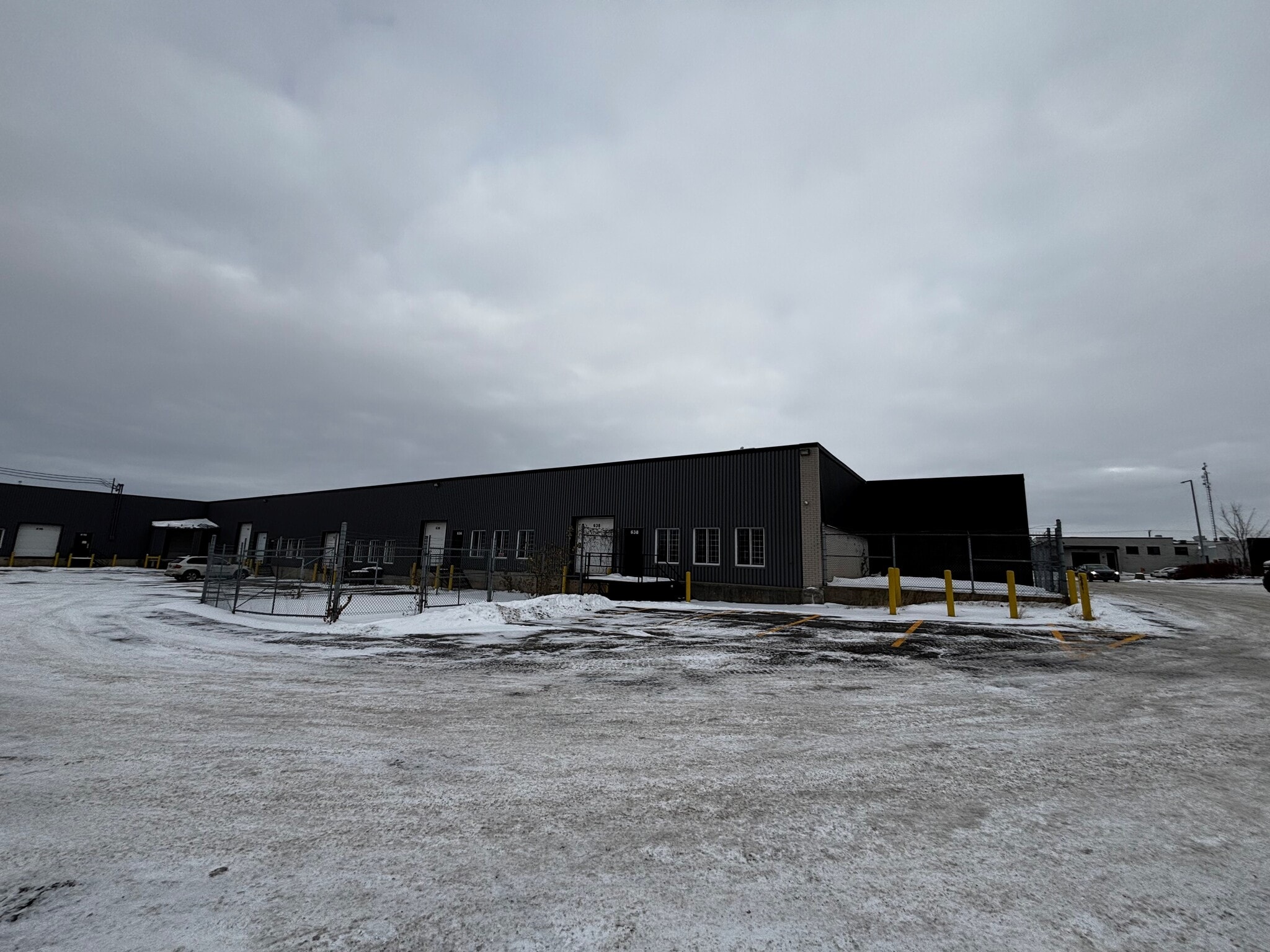 610-638 Boul Guimond, Longueuil, QC à louer Photo de l’immeuble– Image 1 sur 9