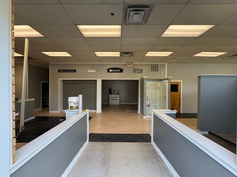 176 Hartford Rd, Manchester, CT à louer - Photo de l’immeuble – Image 3 sur 14