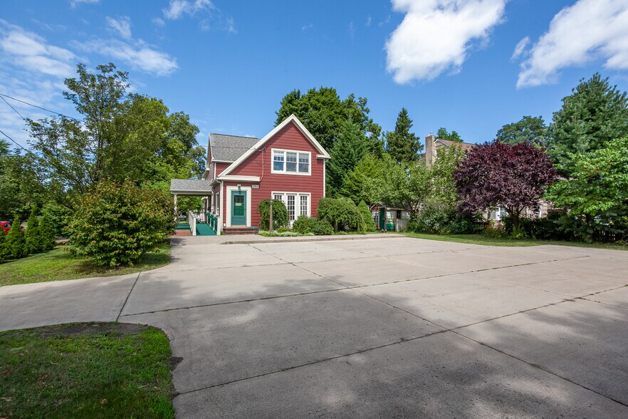 590 Titus Ave, Rochester, NY à vendre - Photo de l’immeuble – Image 1 sur 12