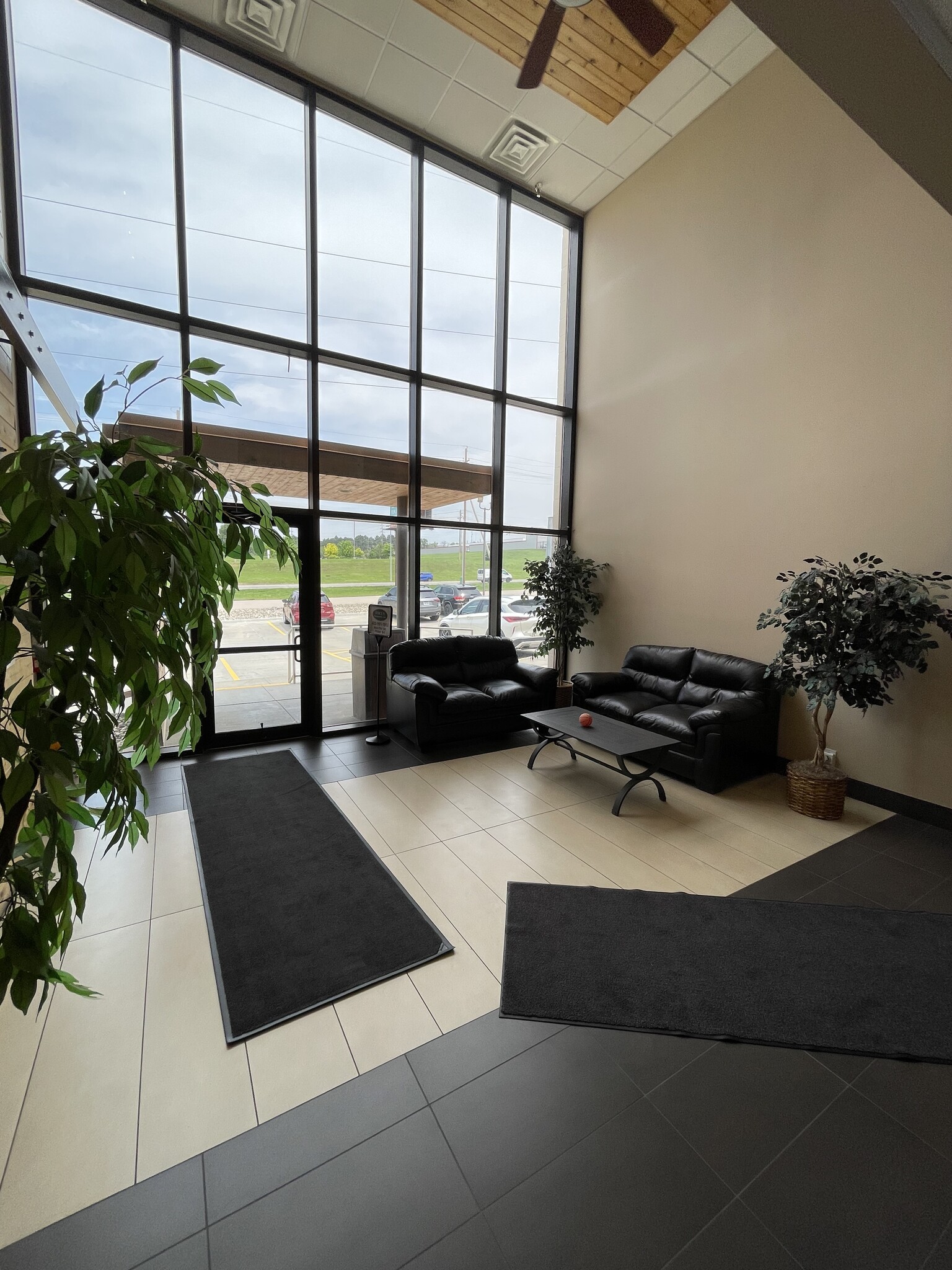 11805-11811 I St, Omaha, NE à louer Photo de l’immeuble– Image 1 sur 6