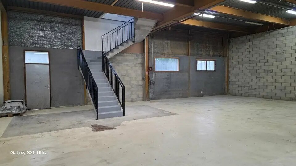 Local d’activités dans Domont à louer - Photo de l’immeuble – Image 3 sur 11