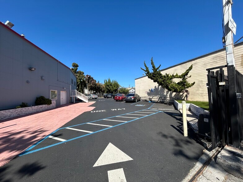 300 E 18th St, Oakland, CA à vendre - Photo de l’immeuble – Image 3 sur 17