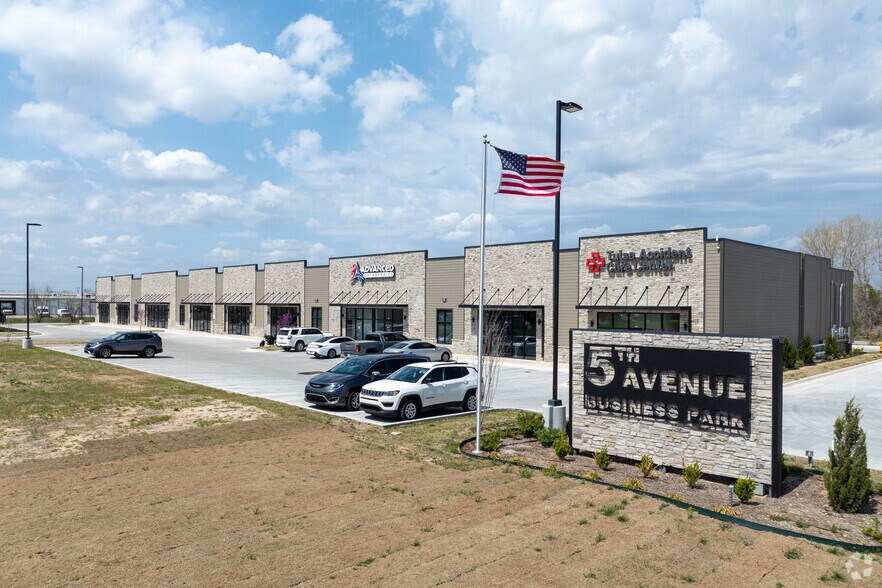 314 E 5th Ave, Owasso, OK à louer - Photo principale – Image 1 sur 7