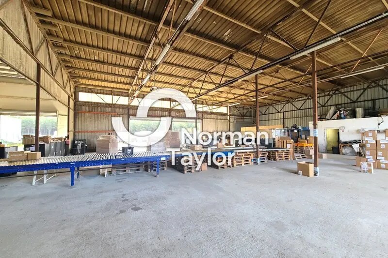 Local d’activités dans Magescq à louer Photo de l’immeuble– Image 1 sur 5