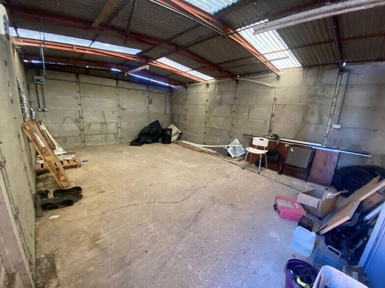 42-44 Rosebery Rd, Dursley à louer - Photo de l’immeuble – Image 2 sur 7