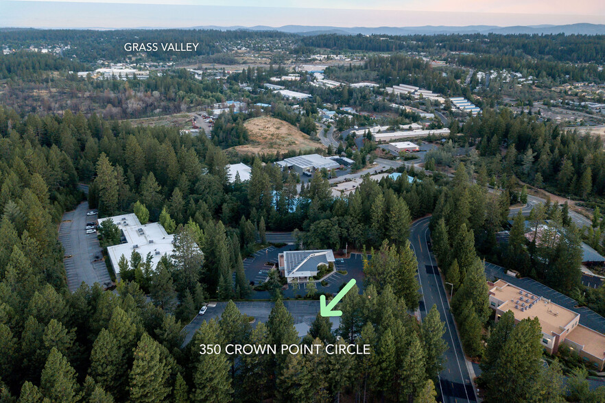 350 Crown Point Cir, Grass Valley, CA à louer - Photo de l’immeuble – Image 3 sur 61