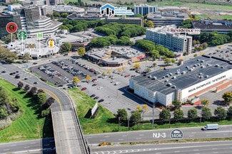 Plus de détails pour 700 Plaza Dr, Secaucus, NJ - Local commercial à louer