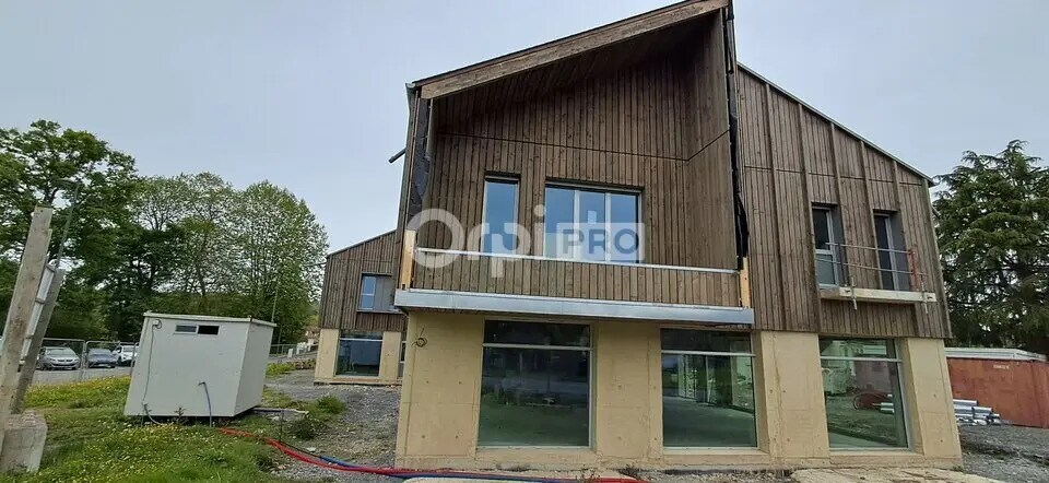 Local d’activités dans Pau à louer - Photo de l’immeuble – Image 3 sur 5
