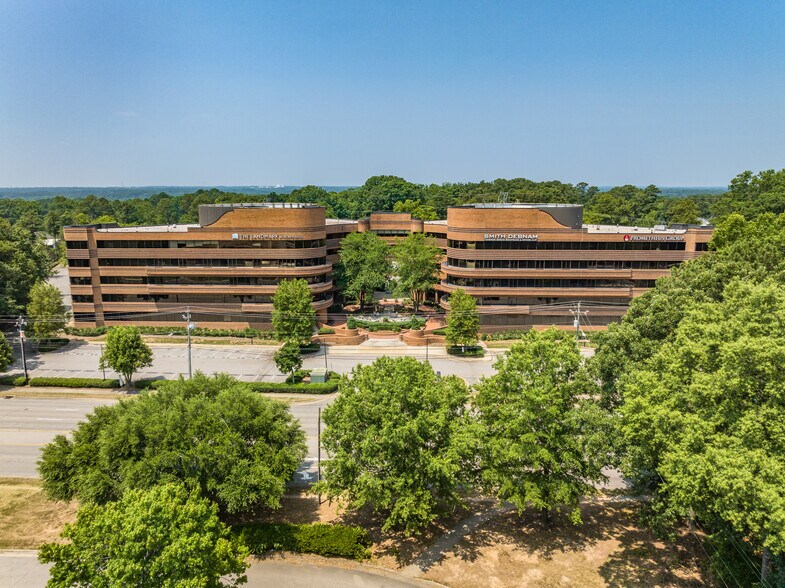 4601 Six Forks Rd, Raleigh, NC à louer - Photo de l’immeuble – Image 2 sur 49
