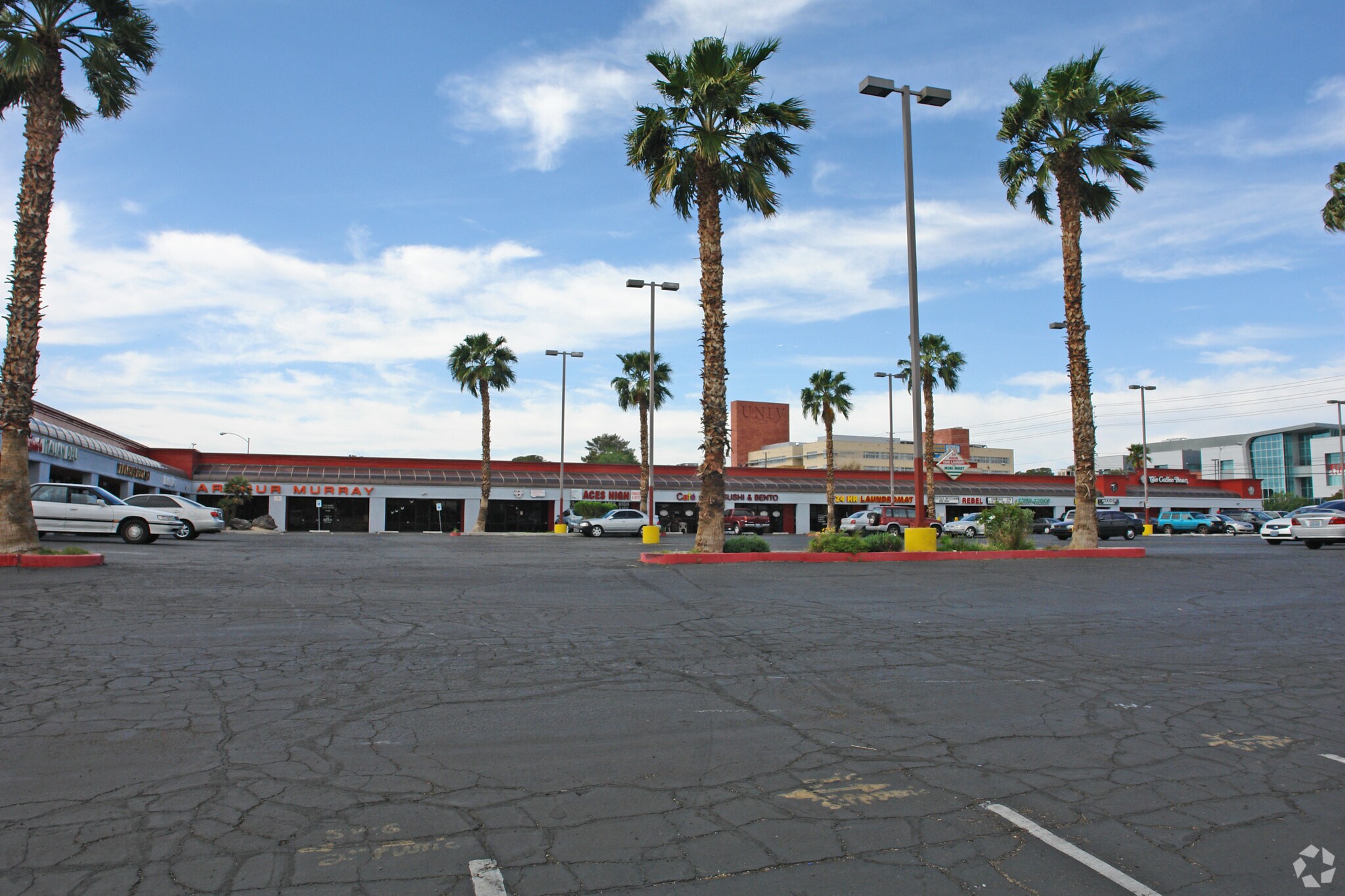 4550 S Maryland Pky, Las Vegas, NV à louer Photo de l’immeuble– Image 1 sur 11