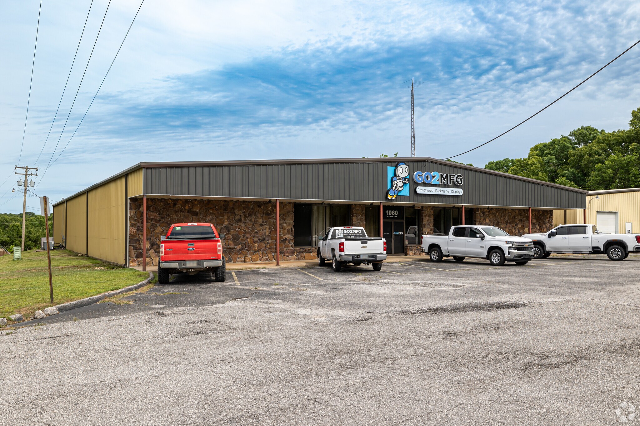1060 1st Ave NE, Gravette, AR à louer Photo principale– Image 1 sur 31