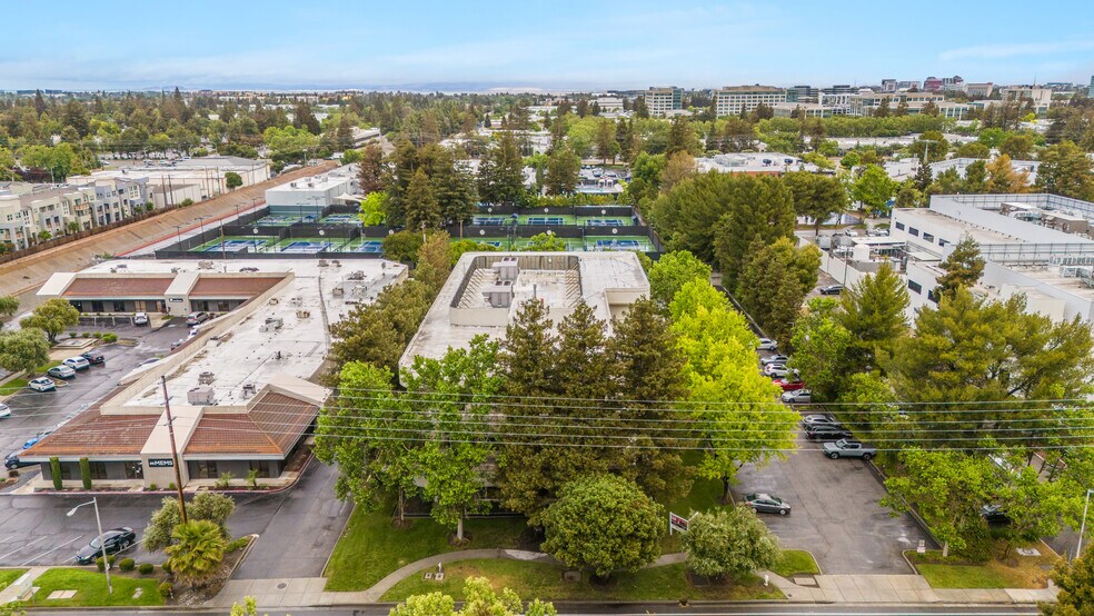3235 Kifer Rd, Santa Clara, CA à louer - Photo de l’immeuble – Image 2 sur 25