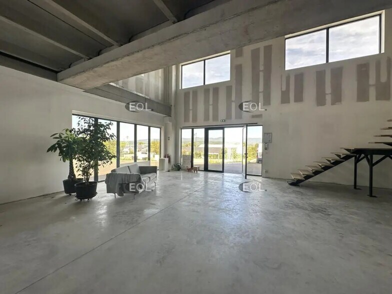 Local d’activités dans Saint-Estève-Janson à louer - Photo intérieure – Image 3 sur 3