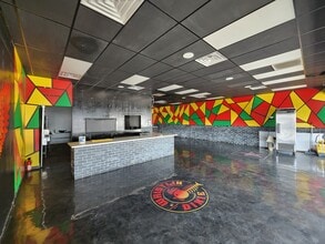 1523-1543 N La Brea Ave, Los Angeles, CA à louer Photo intérieure– Image 1 sur 6