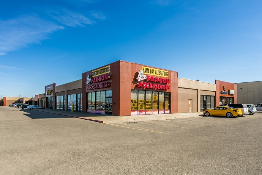 7011 W Central Ave, Wichita, KS à louer - Photo de l’immeuble – Image 2 sur 6