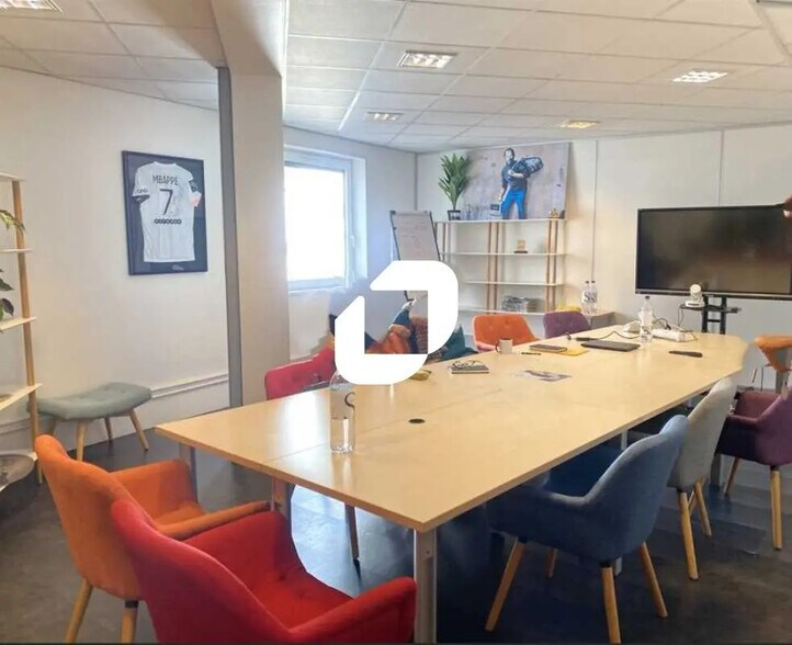 Bureau dans Montreuil à louer - Photo de l’immeuble – Image 1 sur 7