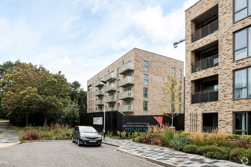 Newham Way, Londres à vendre - Photo de l’immeuble – Image 2 sur 3
