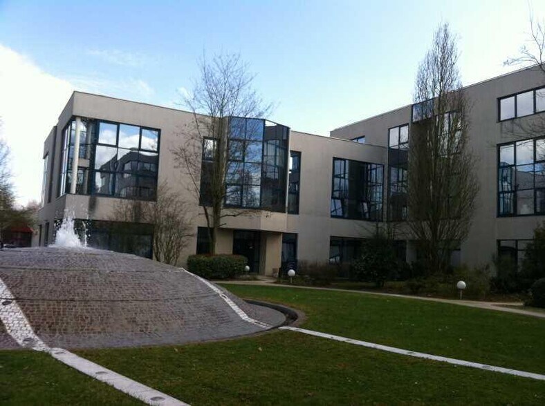 1 Avenue De L 'Atlantique, Les Ulis à louer - Photo de l’immeuble – Image 3 sur 17