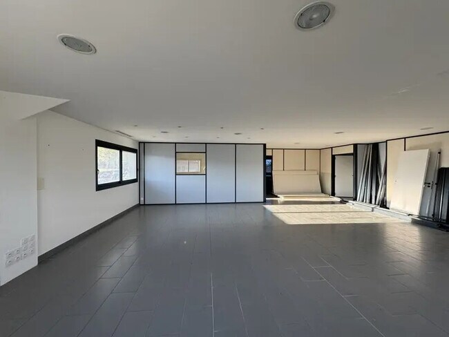 Plus de détails pour Local commercial à vendre