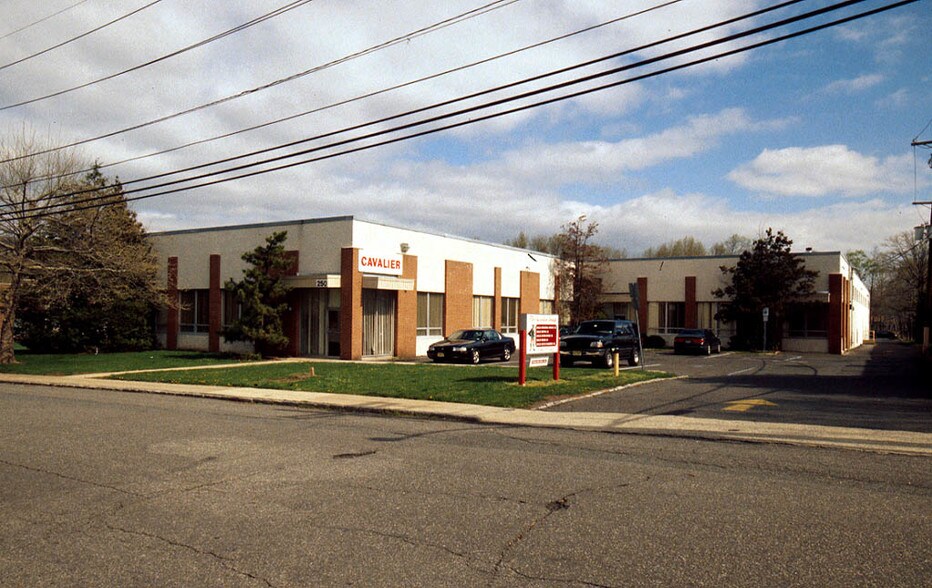 250 Sheffield St, Mountainside, NJ à louer - Photo de l’immeuble – Image 2 sur 8