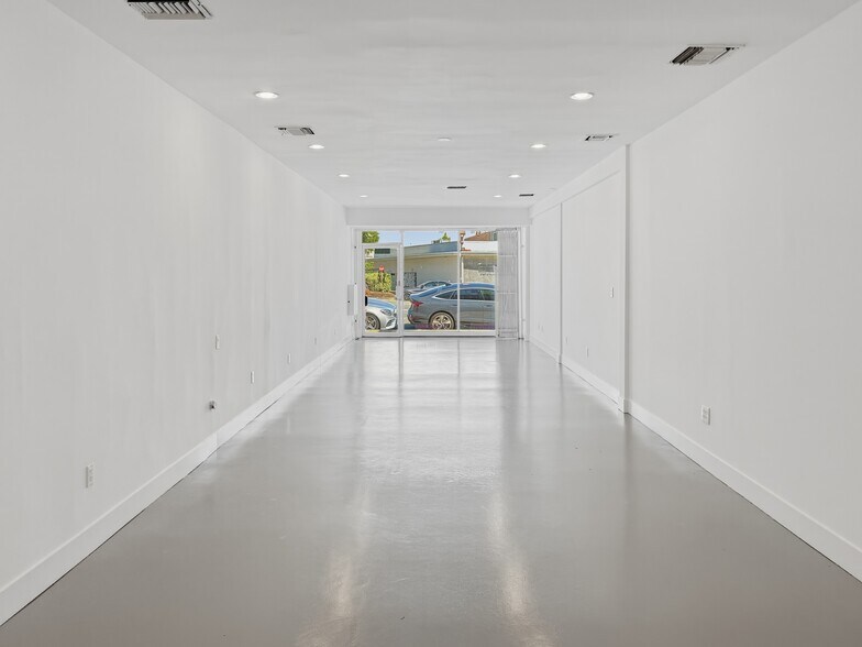 18014-18016 Ventura Blvd, Encino, CA à louer - Photo de l’immeuble – Image 2 sur 10