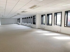 65 Rue Des Trois Fontanot, Nanterre à louer Photo intérieure– Image 1 sur 4