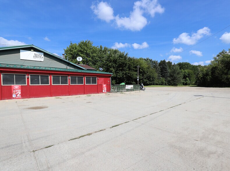 13508 N Saginaw Rd, Clio, MI à vendre - Photo de l’immeuble – Image 2 sur 27