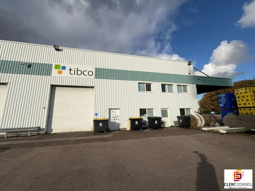 Local d’activités dans Grand-Couronne à louer Photo de l’immeuble– Image 1 sur 13