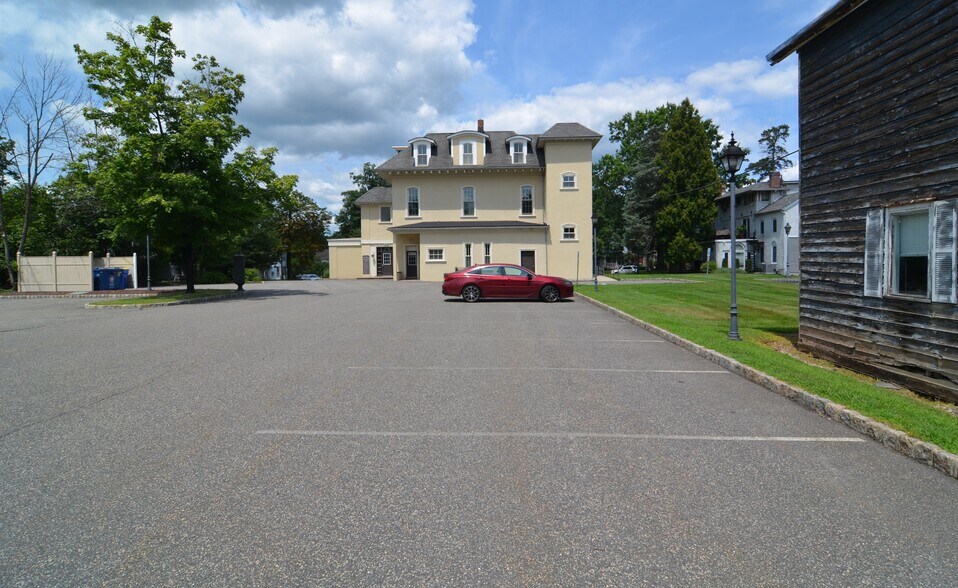 24 Mine St, Flemington, NJ à louer - Photo de l’immeuble – Image 3 sur 7