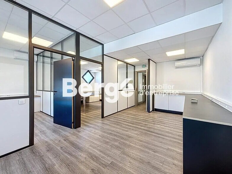 Bureau dans Cagnes-sur-Mer à louer - Photo de l’immeuble – Image 1 sur 8