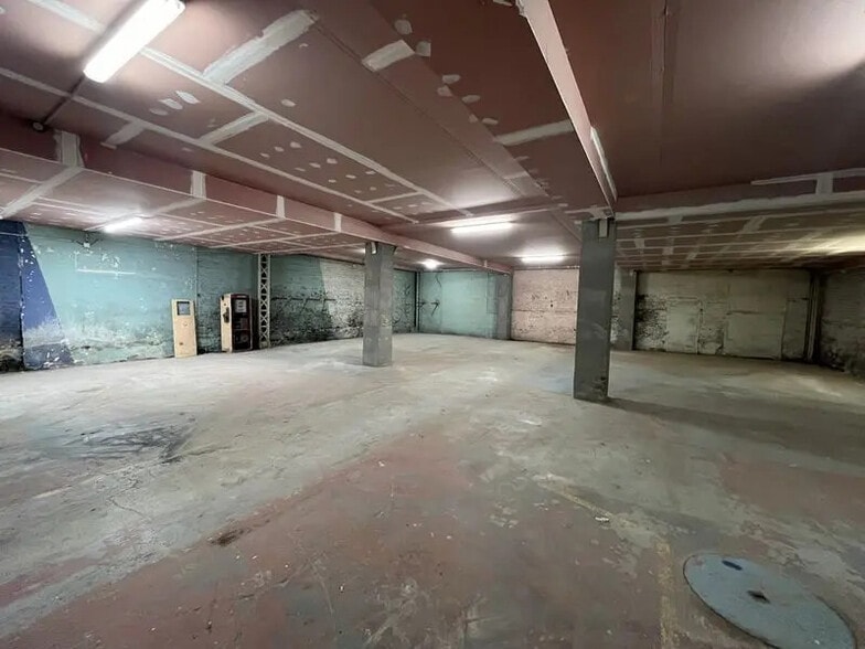 Bureau dans Saint-Quentin à louer - Photo de l’immeuble – Image 3 sur 7