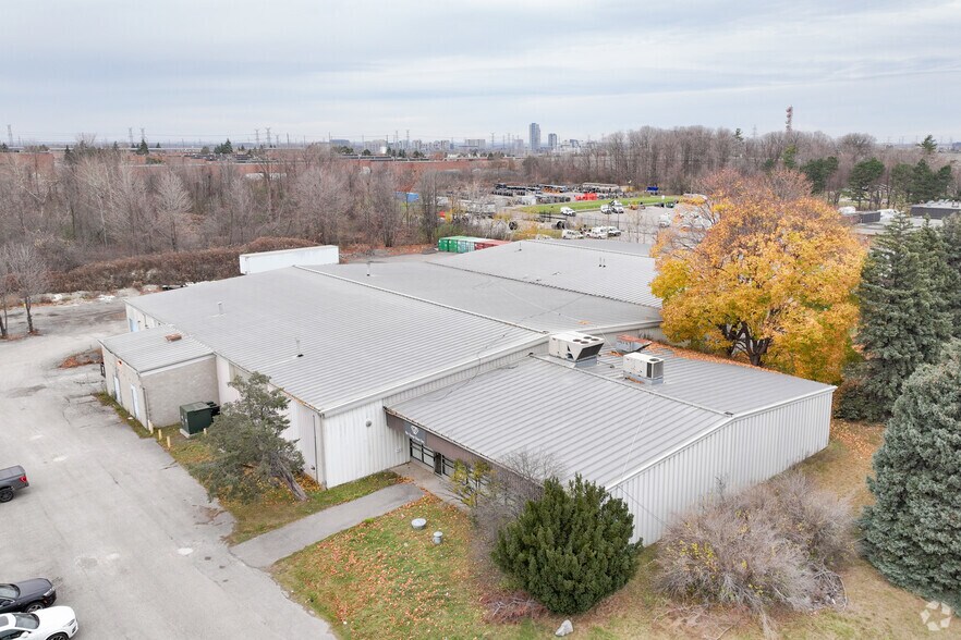 28 Esna Park Dr, Markham, ON à louer - Photo principale – Image 1 sur 3