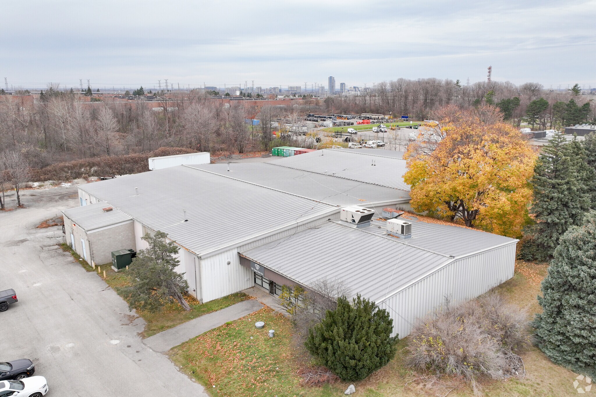28 Esna Park Dr, Markham, ON à louer Photo principale– Image 1 sur 4