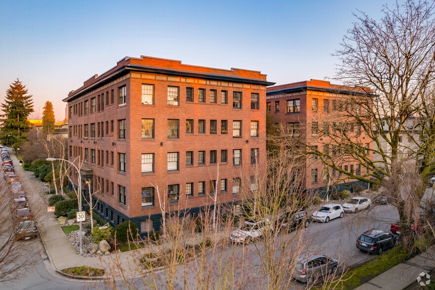 1298 W 10th Ave, Vancouver, BC à vendre - Photo de l’immeuble – Image 3 sur 5