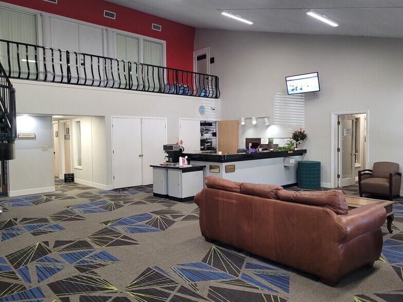 2431 Aloma Ave, Winter Park, FL à louer - Hall d’entrée – Image 3 sur 8