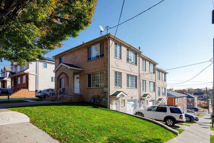 820 Richmond Rd, Staten Island, NY à vendre - Photo de l’immeuble – Image 1 sur 9