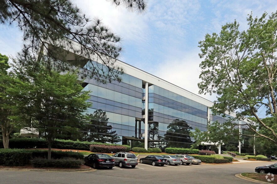 5540 Centerview Dr, Raleigh, NC à louer - Photo de l’immeuble – Image 3 sur 5
