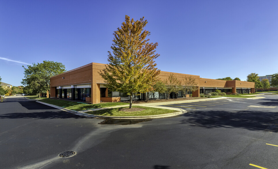 1811 Centre Point Cir, Naperville, IL à louer - Photo de l’immeuble – Image 2 sur 5