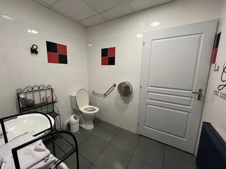 Local commercial dans Saint-Quentin à louer - Photo de l’immeuble – Image 3 sur 4