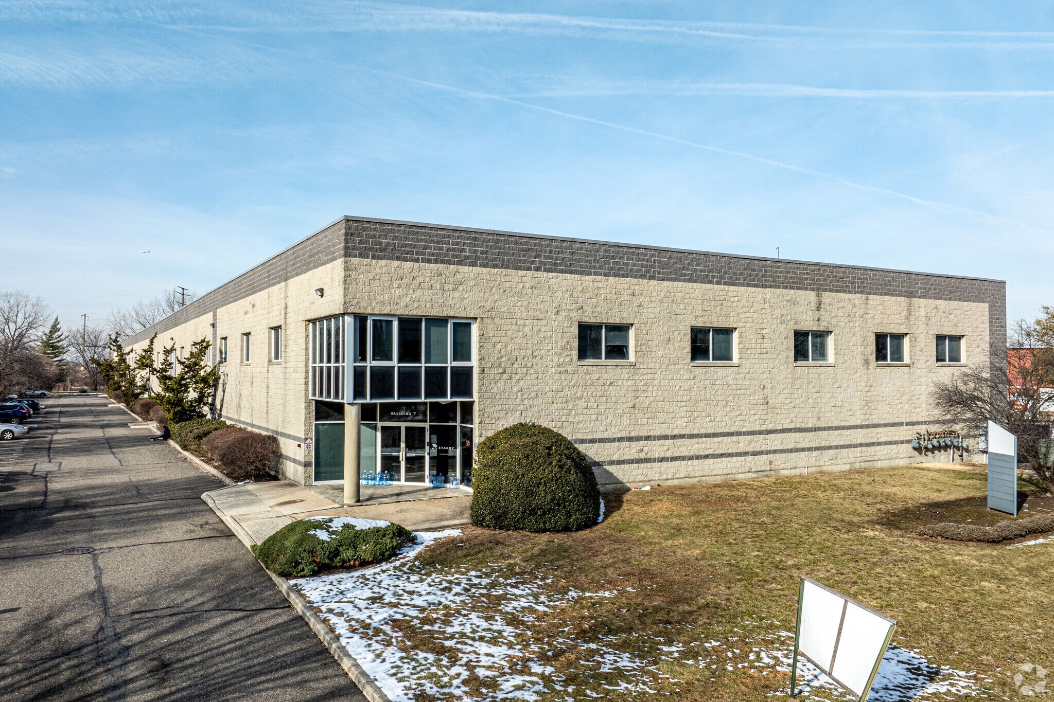 701 Penhorn Ave, Secaucus, NJ à louer Photo de l’immeuble– Image 1 sur 7