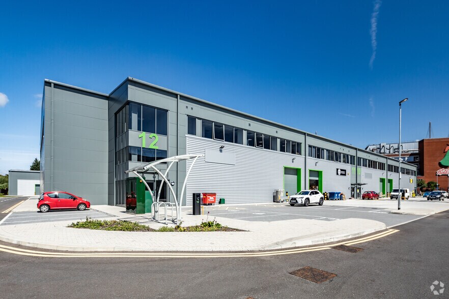 103 Barton Dock Rd, Manchester à louer - Photo de l’immeuble – Image 2 sur 48