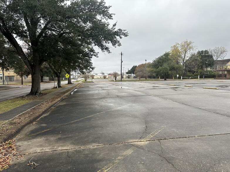 2580 South St, Beaumont, TX à louer - Photo de l’immeuble – Image 3 sur 4